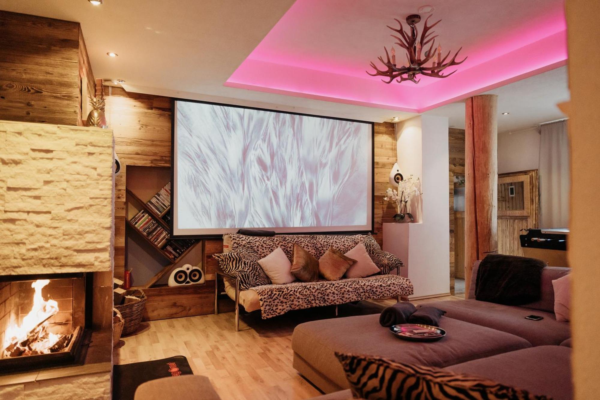 Dmg - 'Large, Luxurious Ground Floor' Apartment Fulpmes Bagian luar foto